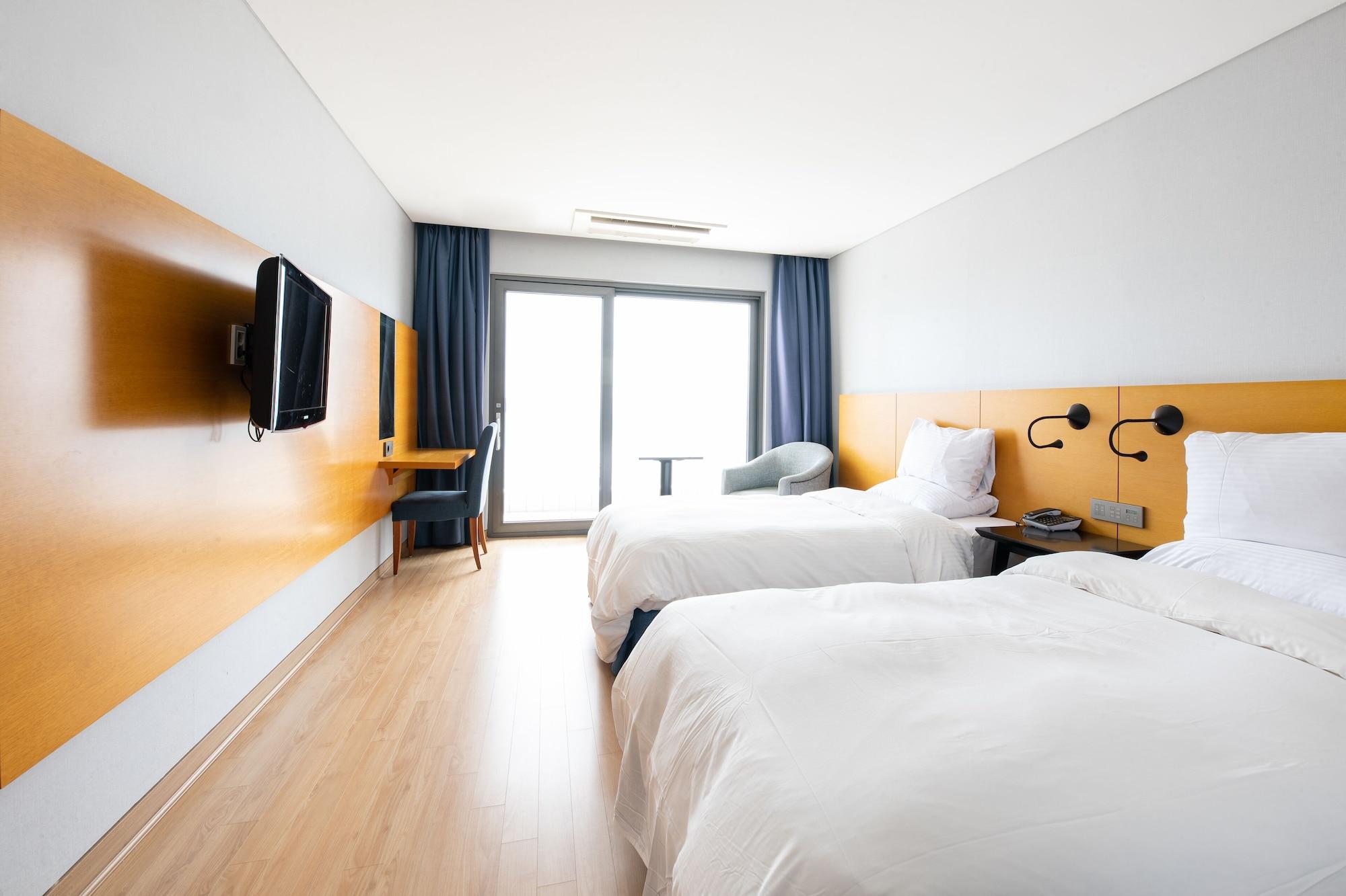Lakeside Hotel 3*